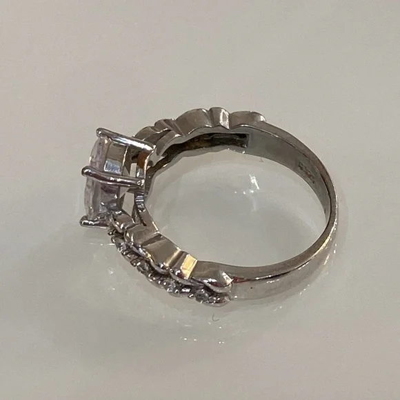 Sterling Silver Ring with Clear Gemstone - Picture 3 of 9
